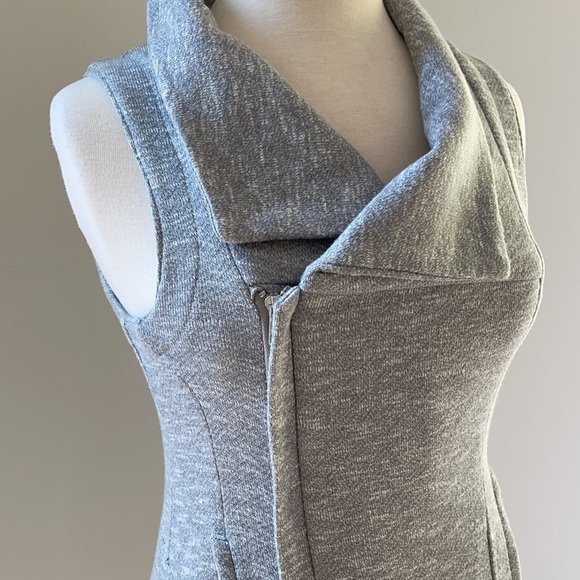 FOR CYNTHIA | GREY VEST - Picture 2 of 10